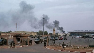 انفجارات وإطلاق نار بمحيط مطار نيامي وسط النيجر.. تفاصيل 