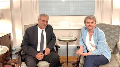 وزيرة الخارجية البريطانية تبحث مع د.شعت دعم اللجنة الوطنية لإدارة غزة