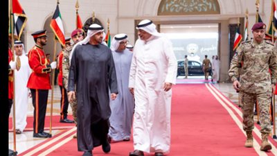 أمير الكويت ورئيس الإمارات يبحثان تعزيز التعاون الثنائي 