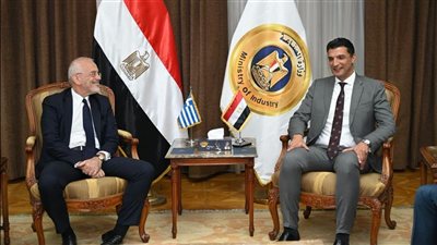 وزير الصناعة يبحث مع سفير اليونان تعزيز التعاون وجذب الاستثمارات الصناعية إلى مصر