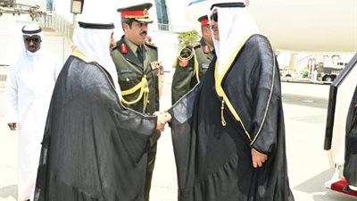 ولي عهد الكويت يصل قطر لتقديم العزاء في وفاة الأمير حمد