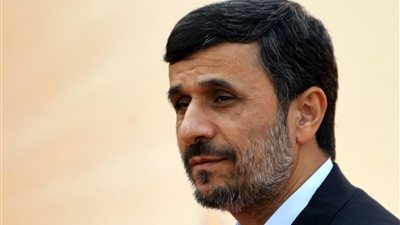 نيويورك تايمز: الموساد سعى لتجنيد أحمدي نجاد لقيادة إيران بعد سقوط النظام