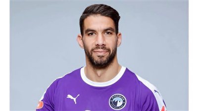 بعد 33 عامًا بين القائمين.. شريف إكرامي يعلن اعتزال كرة القدم 