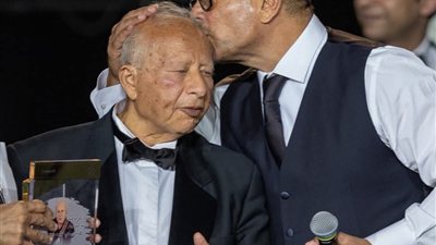 الهضبة ينعى الموسيقار هاني شنودة بصورة معبرة