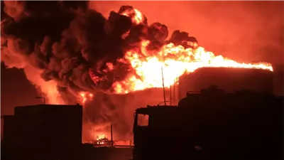 غارات جوية تستهدف مواقع للحوثيين في ميناء الحديدة غربي اليمن