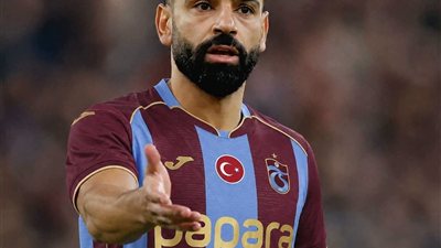 جماهير طرابزون سبور تهتف لمحمد صلاح.. ومدرب الفريق يحسم الجدل