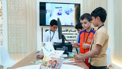 الأرشيف والمكتبة الوطنية يعزز الهوية الوطنية والقيم الإماراتية لدى النشء في مهرجان الشيخ زايد الصيفي