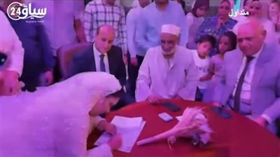 لفتة إنسانية.. محافظ أسيوط يشهد عقد قران إحدى فتيات دار 