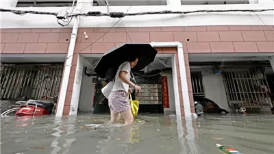 إعصار «دولفين» فى طريقه الى بكين  