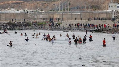المغرب.. السفارة اليمنية تتابع أنباء بوحود وفاة ومفقودين في أحداث سبتة