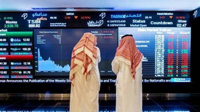 السعوديون يعودون للأسهم.. والأجانب يتجهون للبيع