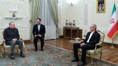 وزير الداخلية الباكستاني يصل طهران وسط تصاعد التوتر مع واشنطن