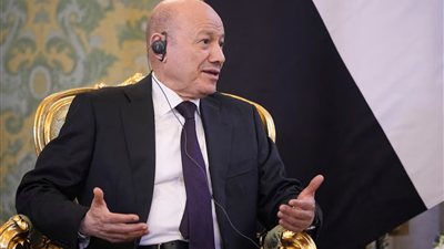 ترامب يبحث تطورات باب المندب مع العليمي.. هل تقدم واشنطن دعمًا عسكريًا لليمن؟