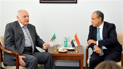 عبد العاطي يبحث مع نظيره الجزائري دفع التعاون والتنسيق إزاء القضايا الإقليمية