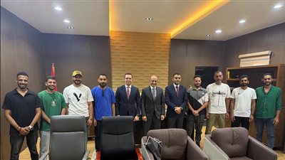 وصول البحارة المصريين المختطفين مقديشيو تمهيدًا لعودتهم إلى القاهرة 