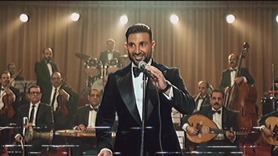 أحمد سعد يروّج لأحدث أعماله بأجواء مستوحاة من الإذاعة المصرية في الستينيات
