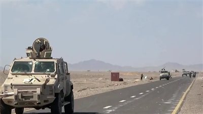القوات الحكومية اليمنية تصد هجومًا حوثيًا ومئات الأسر تهرب من القصف