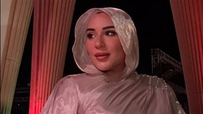 أسماء شريف منير بالحجاب على ريد كاربت مهرجان الجونة