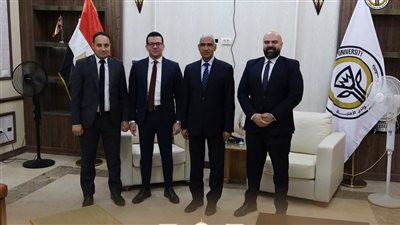رئيس جامعة جنوب الوادي الأهلية يبحث التعاون المصرفي مع البنك الأهلي القطري
