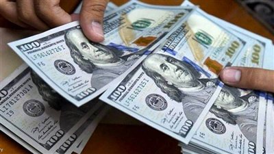 الدولار يتجاوز 54 جنيهًا.. خبير اقتصادي يوضح لـ