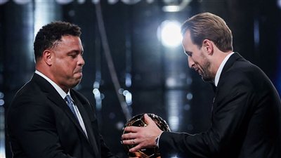 تسليم جايزة الأفضل بالعالم لهاري كين    